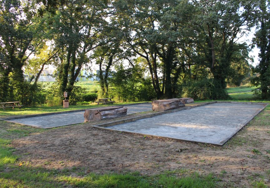 Deux terrains de pétanque situés au complexe sportif de Saint-André